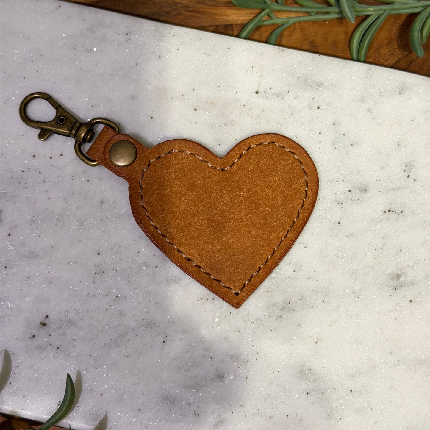 The Carry Heart Keychain - Cognac