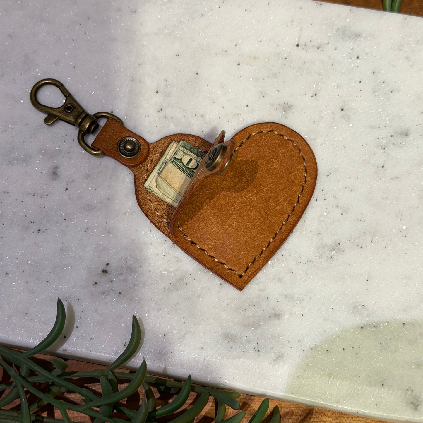 The Carry Heart Keychain - Cognac